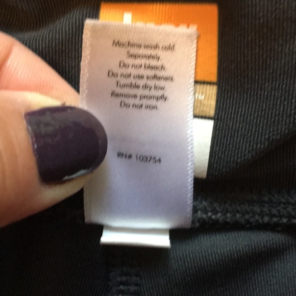 Lucy Tech Capri Leggings - Picture 4 of 8